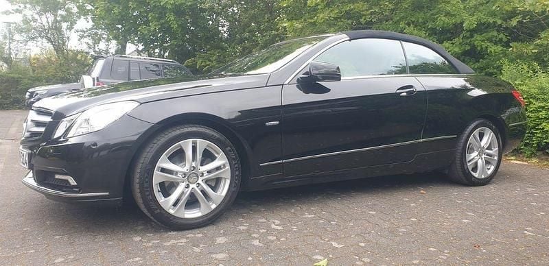 Gebraucht Mercedes E250 204 PS (150 kW) 2010 Schwarz Cabrio