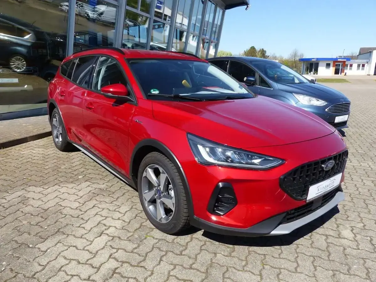 Gebraucht Ford Focus Active X 155 PS (114 kW) 2025 Rot Limousine