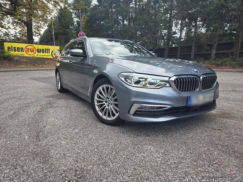 Grau Gebraucht 2018 BMW 540 Luxury Line Kombi | 27.900 € (Guter Preis) - Bild 1/4