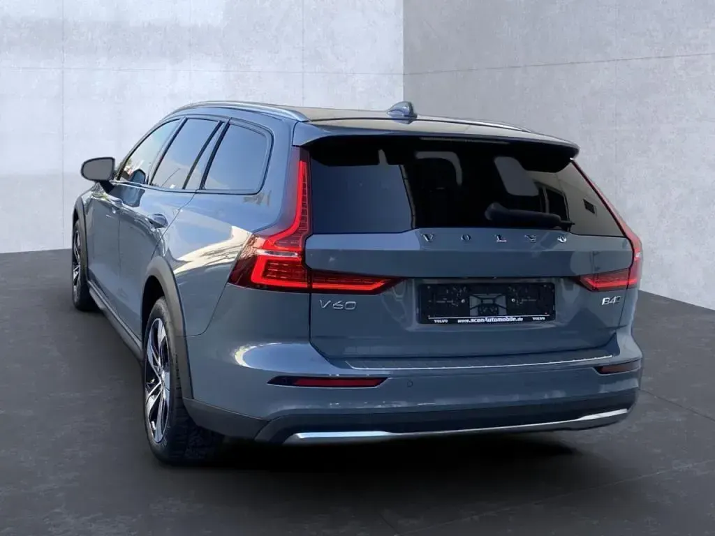 Gebraucht Volvo V60 Plus 197 PS (144 kW) 2023 Thunder grey / (metallic) Kombi