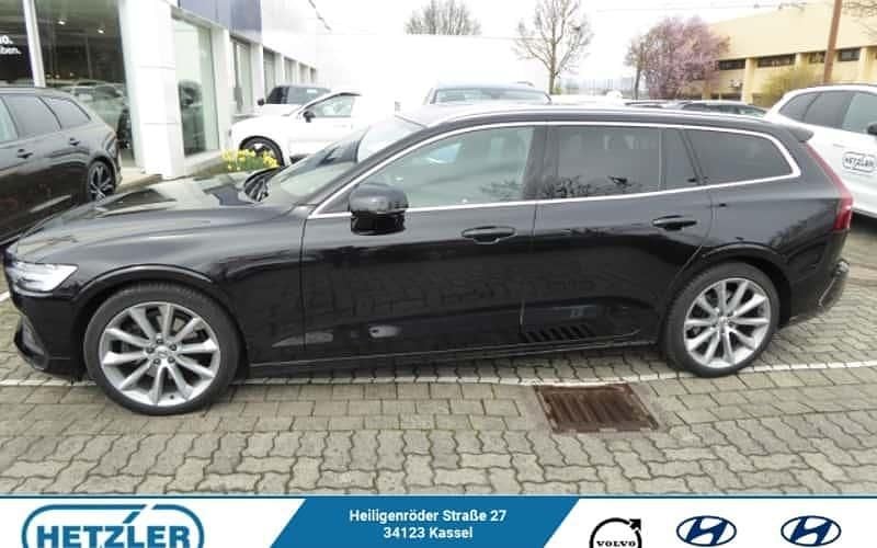 Schwarz Gebraucht 2020 Volvo V60 Momentum Kombi | 28.900 € (Guter Preis) - Bild 1/4