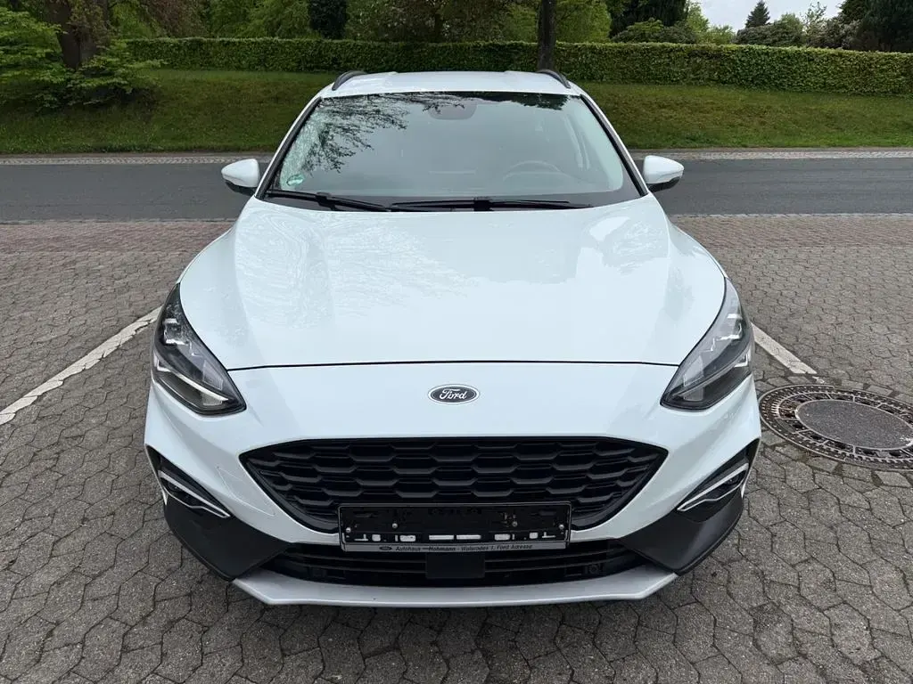 Używany Ford Focus Active 151 KM (111 kW) 2019 Biały Sedan/Limuzyna