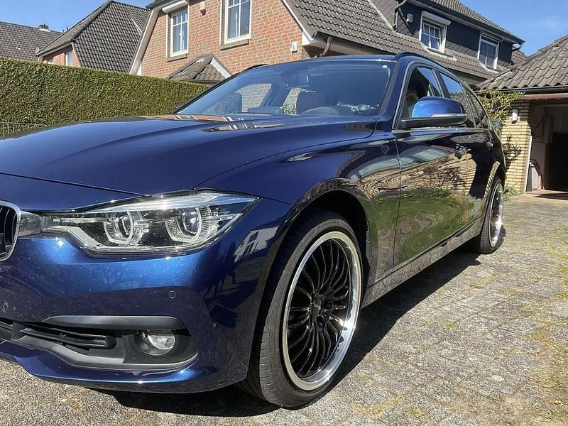 Gebraucht BMW 330 Advantage 258 PS (189 kW) 2018 Blau Kombi