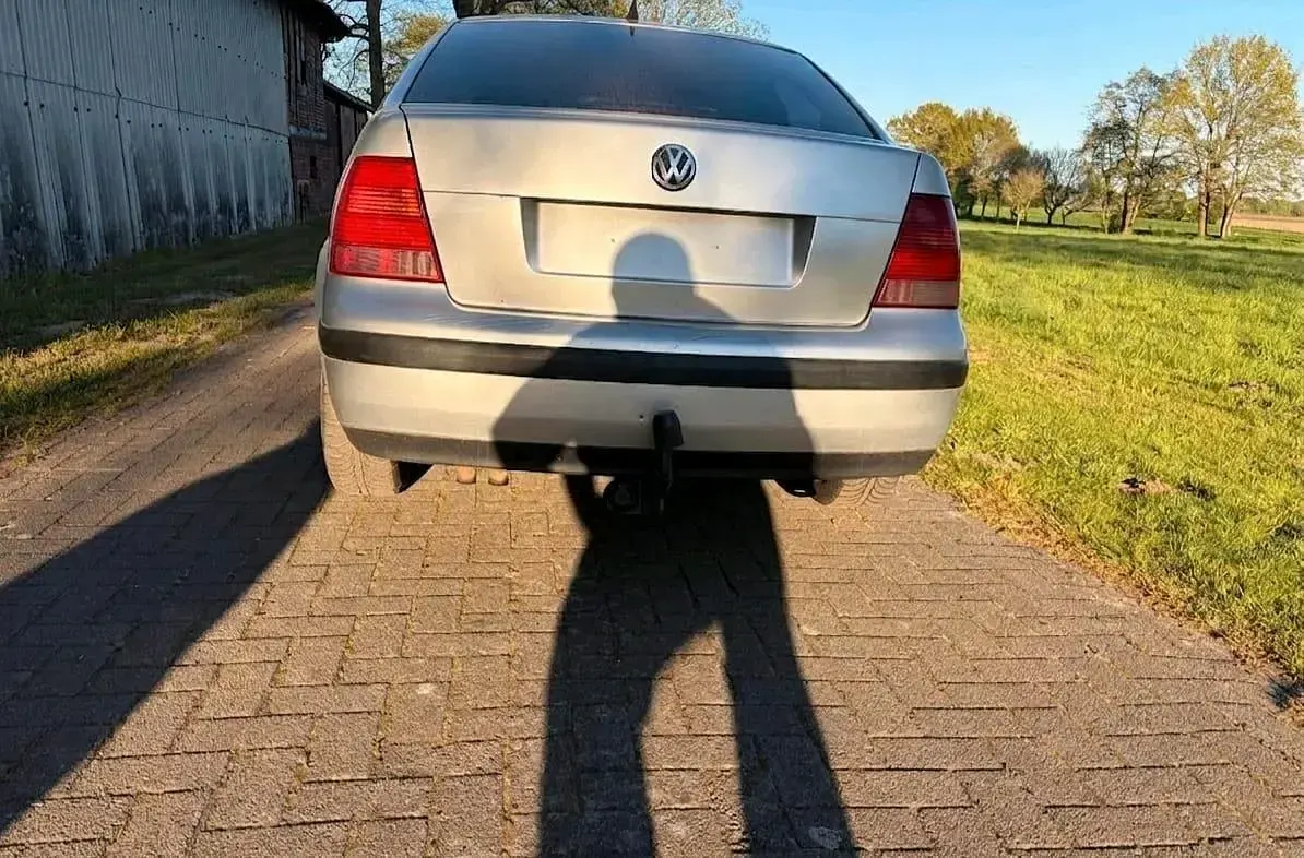 Usata VW Bora 131 CV (96 kW) 2003 Argento Berlina
