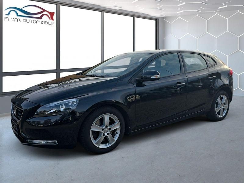 Schwarz Gebraucht 2015 Volvo V40 Kinetic Kombi | 9.985 € (Fairer Preis) - Bild 1/4