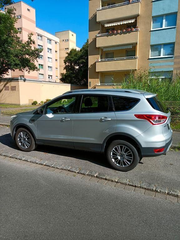 Silber Gebraucht 2013 Ford Kuga Titanium SUV | 10.100 € (Guter Preis) - Bild 1/4