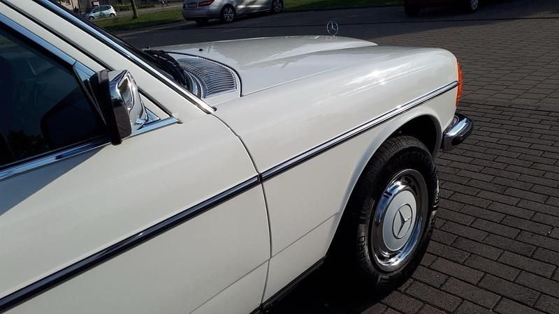 Brugt Mercedes E280 177 HK (130 kW) 1976 Hvid Sedan