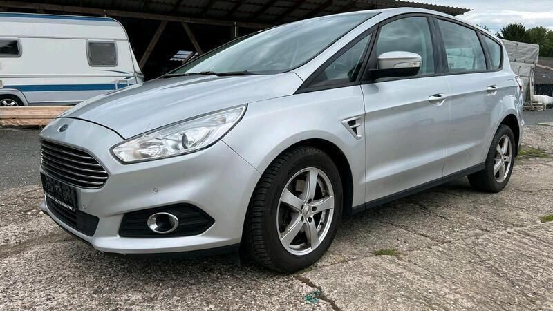 Silber Gebraucht 2018 Ford S-MAX S Van / Kleinbus | 6.350 € (Guter Preis) - Bild 1/4
