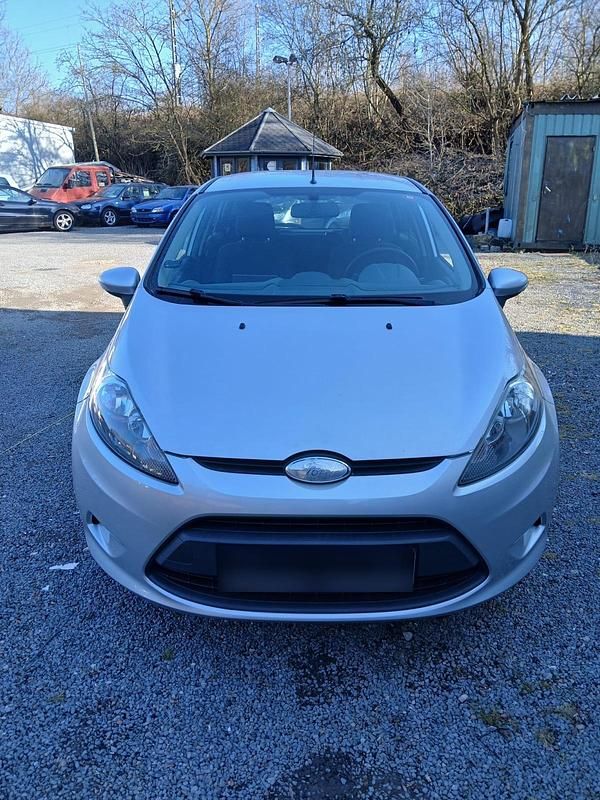 Gebraucht Ford Fiesta 96 PS (70 kW) 2010 Grau Kleinwagen
