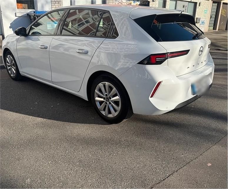 Gebraucht Opel Astra 131 PS (96 kW) 2024 Weiß Limousine