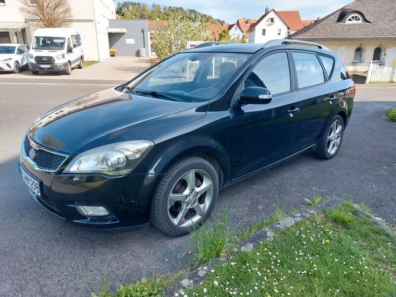 Schwarz Gebraucht 2011 Kia Ceed Sportswagon Spirit Kombi | 5.400 € - Bild 1/4