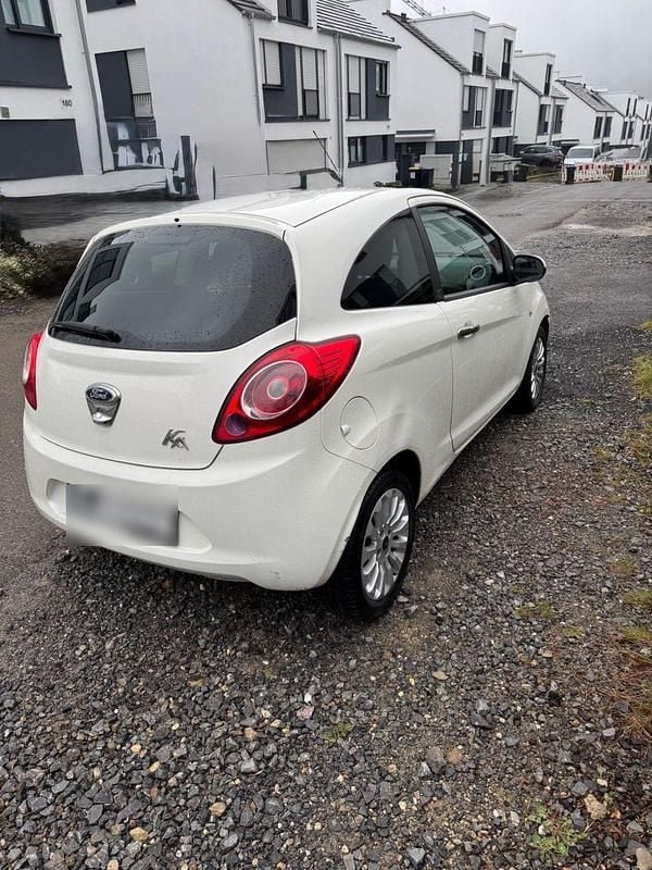 Gebraucht Ford Ka Titanium 69 PS (50 kW) 2012 Weiß Kleinwagen