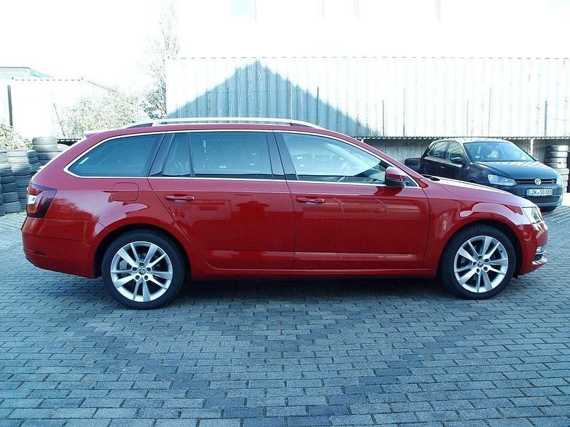 Gebraucht Skoda Octavia Premium Edition 150 PS (110 kW) 2020 Rot Kombi