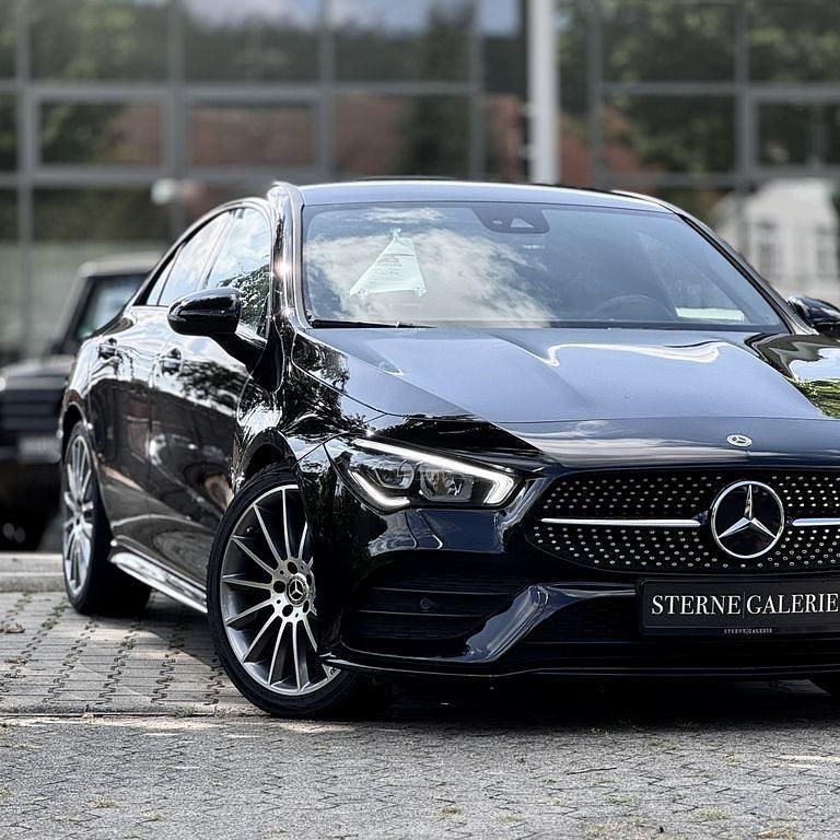 Schwarz Gebraucht 2021 Mercedes CLA200 AMG line Limousine | 30.900 € (Fairer Preis) - Bild 1/4