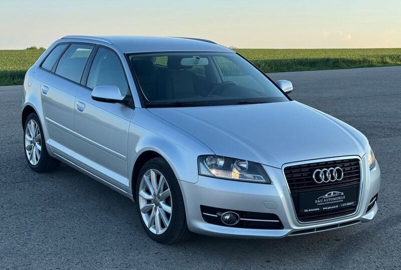 Silber Gebraucht 2011 Audi A3 Sportback Attraction Limousine | 8.990 € (Fairer Preis) - Bild 1/4