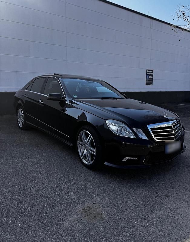 Gebraucht Mercedes E500 387 PS (284 kW) 2009 Schwarz Limousine