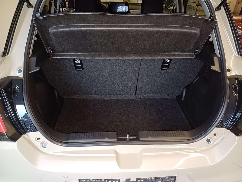 Gebraucht Suzuki Swift Comfort 83 PS (61 kW) 2024 Caravan ivory metallic Limousine