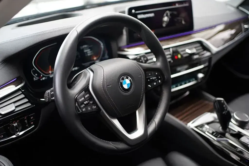 Gebraucht BMW 520 Luxury Line 190 PS (139 kW) 2022 Schwarz Limousine