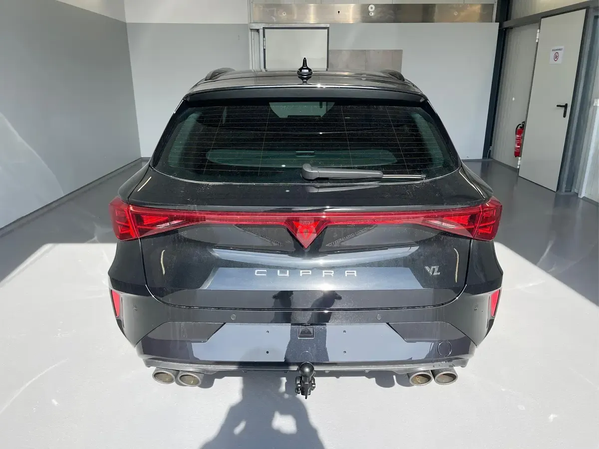 Neu Cupra Leon VZ3 333 PS (244 kW) 2025 [0e0e] midnight schwarz metallic [0e0e] midnight schwarz metallic Kombi