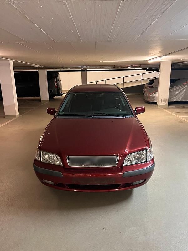Gebraucht Volvo V40 122 PS (89 kW) 2001 Rot Kombi