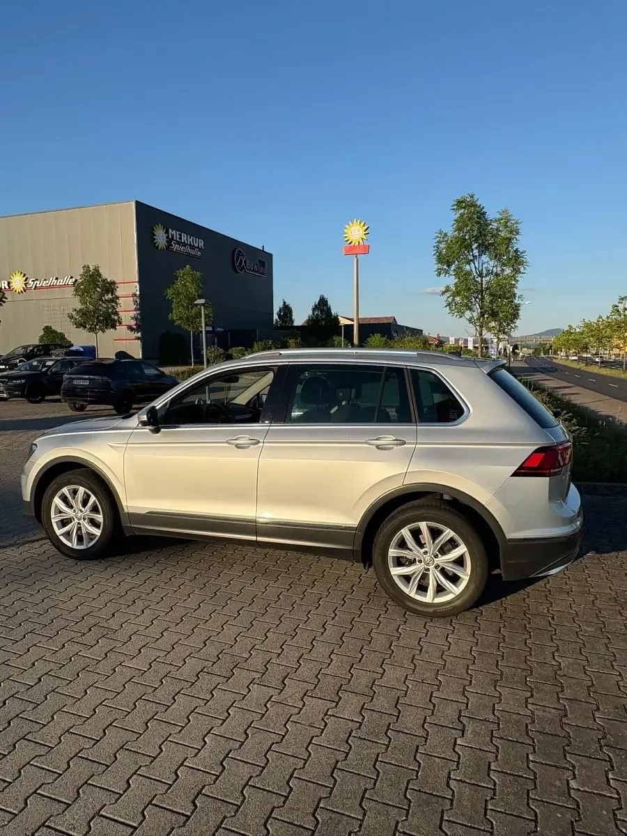 Gebraucht VW Tiguan 240 PS (176 kW) 2020 Silber SUV