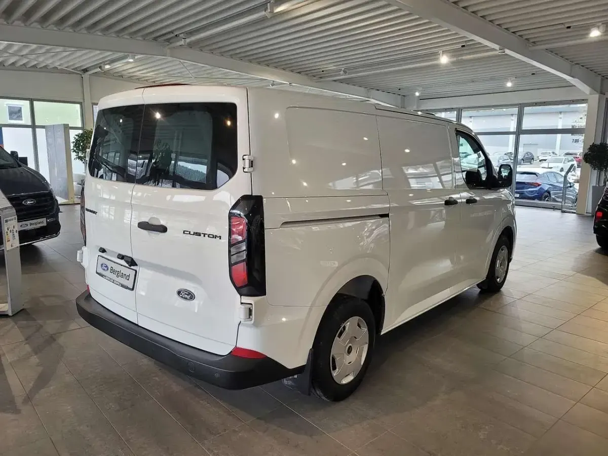 Gebraucht Ford Transit Custom Trend 136 PS (100 kW) 2024 Frozen white weiß Van