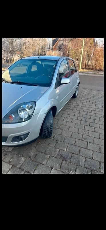 Gebraucht Ford Fiesta 80 PS (58 kW) 2008 Silber Kleinwagen