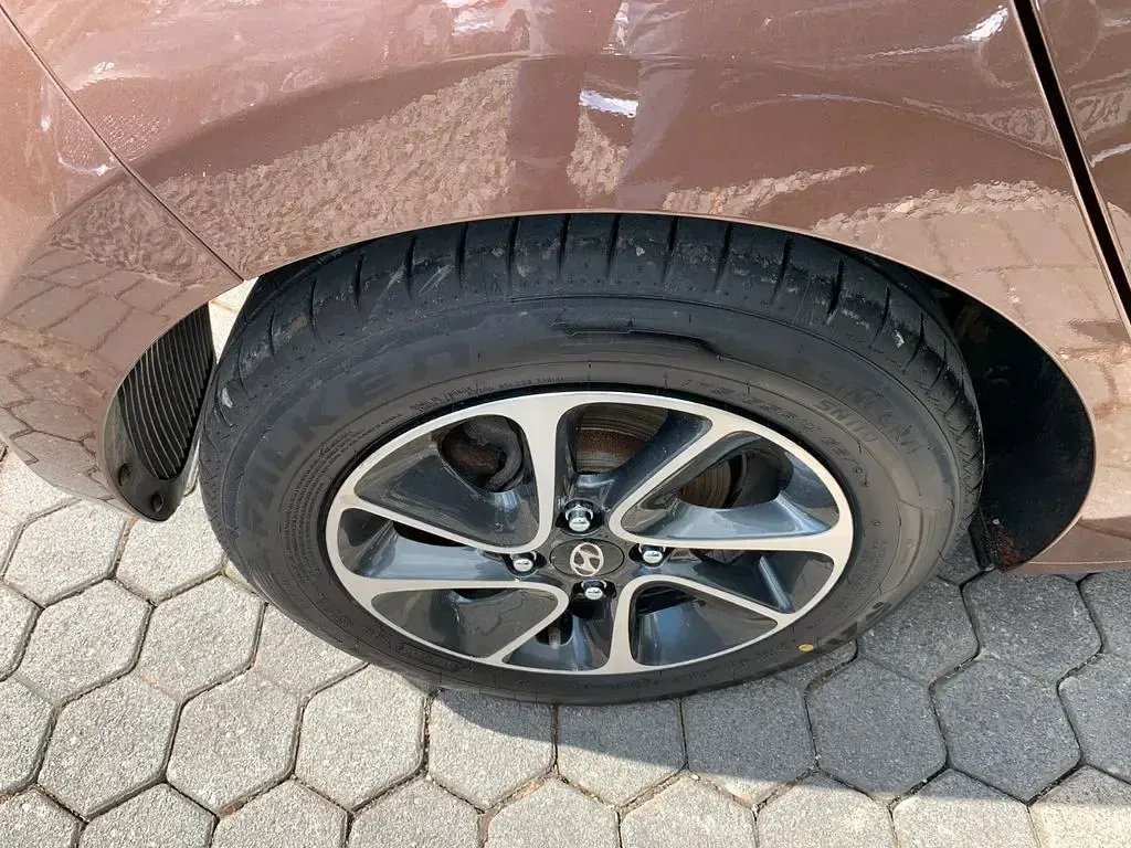 Gebraucht Hyundai i10 Style 87 PS (63 kW) 2018 Braun Kleinwagen