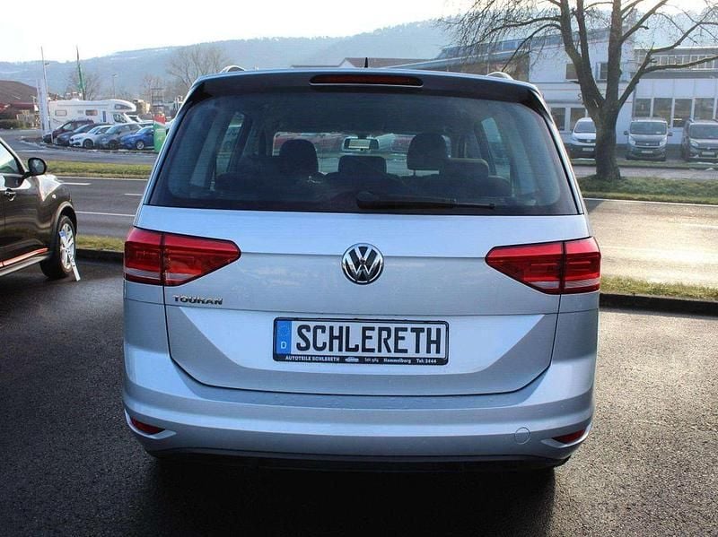 Gebraucht VW Touran Trendline 116 PS (85 kW) 2019 Silber Van / Kleinbus