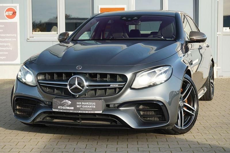 Grau Gebraucht 2018 Mercedes E63 AMG AMG Limousine | 54.480 € (Fairer Preis) - Bild 1/4