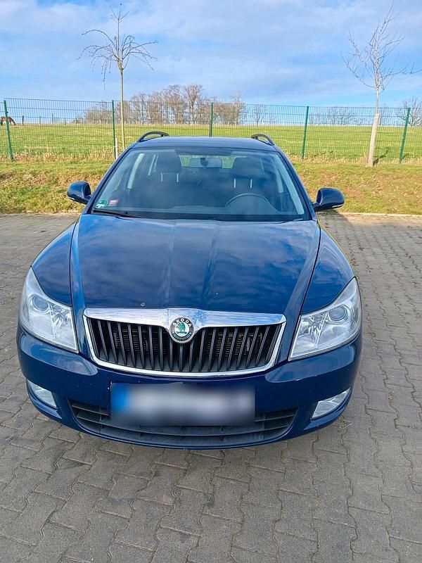 Gebraucht Skoda Octavia Family 2012 Blau Kombi