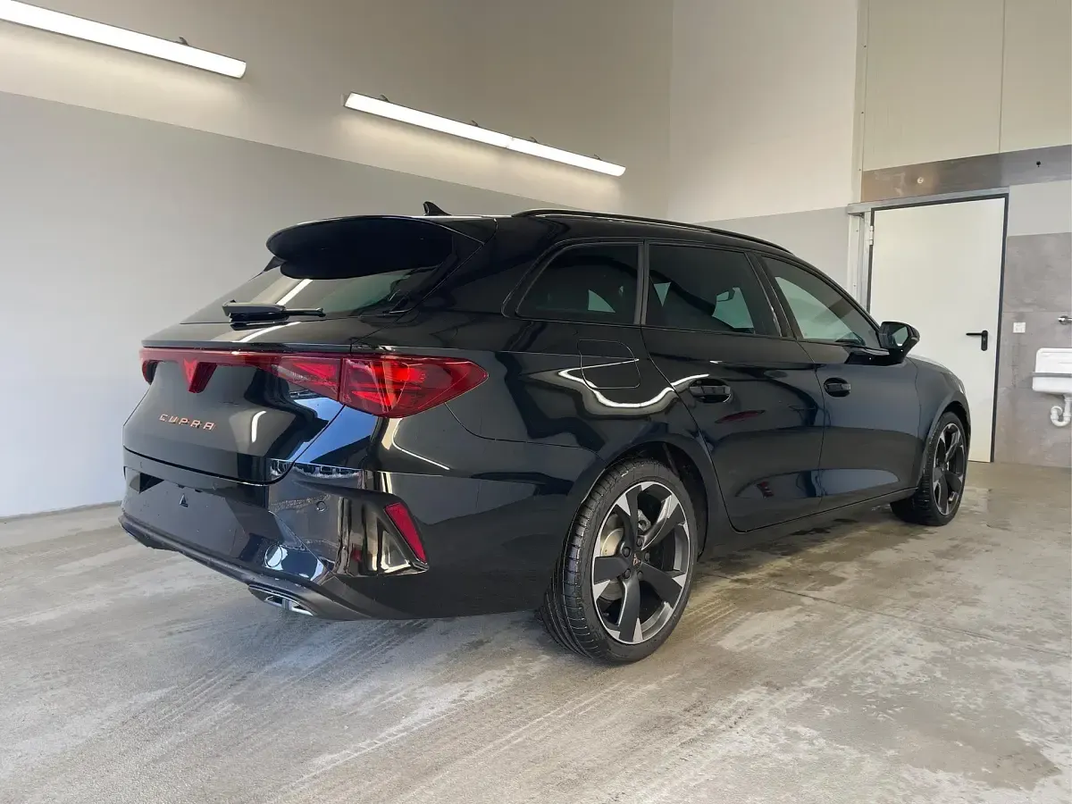 Neu Cupra Leon 150 PS (110 kW) 2025 [0e0e] midnight schwarz metallic [0e0e] midnight schwarz metallic Kombi
