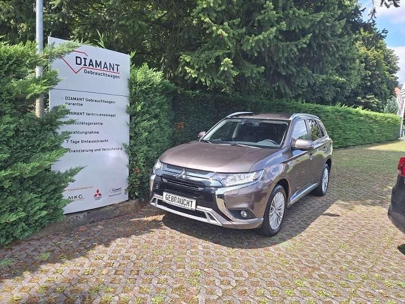 Granitbraun Gebraucht 2020 Mitsubishi Outlander P-HEV Basis SUV | 19.386 € (Guter Preis) - Bild 1/4