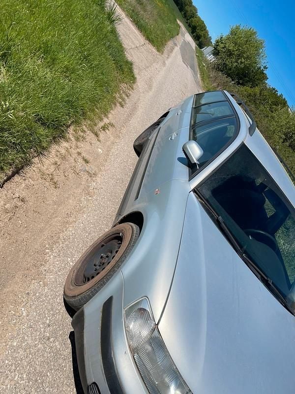 Second-hand VW Passat 115 CP (84 kW) 1999 Argintiu Break