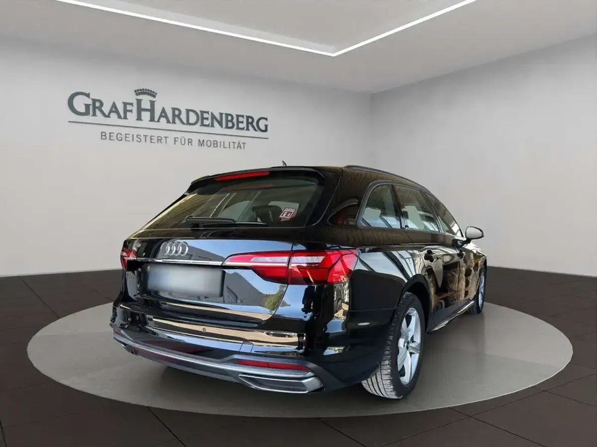 Gebraucht Audi A4 Advanced 163 PS (119 kW) 2022 Mythosschwarz metallic Kombi