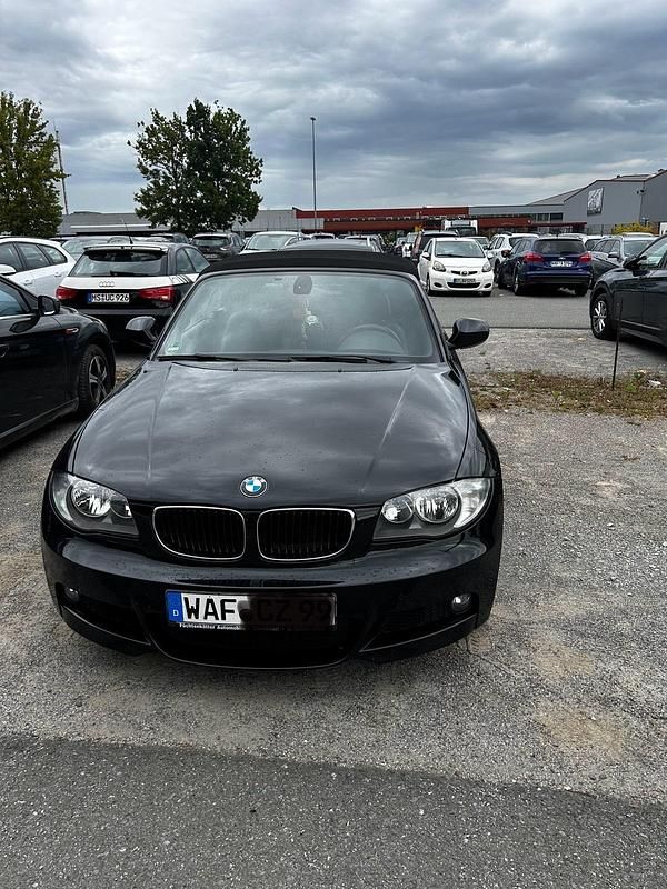 Schwarz Gebraucht 2011 BMW 118 Cabriolet M Sport Cabrio | 8.400 € (Fairer Preis) - Bild 1/4