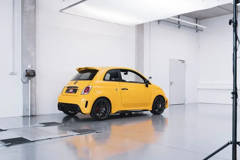 Gebraucht Abarth 695 190 PS (139 kW) 2016 Gelb Kleinwagen