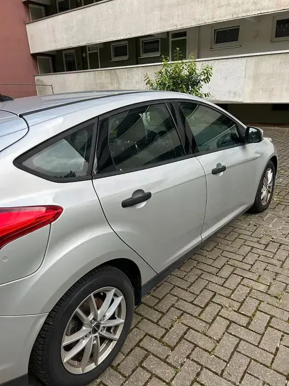 Gebraucht Ford Focus 101 PS (74 kW) 2014 Silber Limousine
