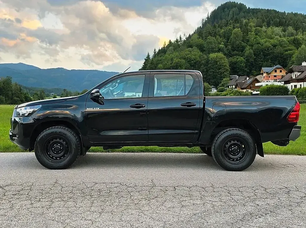 Gebraucht Toyota HiLux 150 PS (110 kW) 2021 Schwarz Pickup