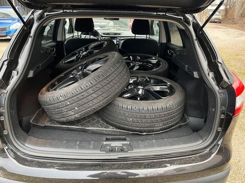 Gebraucht Nissan Qashqai 163 PS (119 kW) 2015 Schwarz SUV