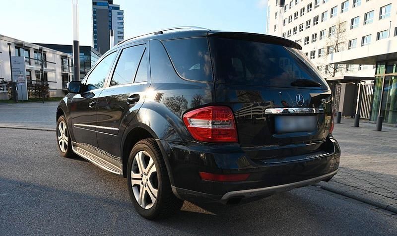 Gebraucht Mercedes ML320 224 PS (164 kW) 2009 Schwarz SUV