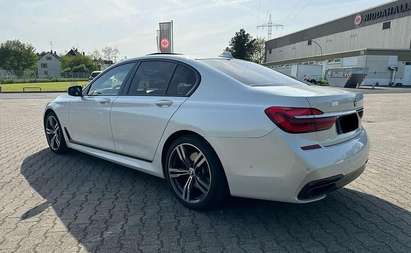 Gebraucht BMW 740 M Sport 320 PS (235 kW) 2016 Weiß Limousine