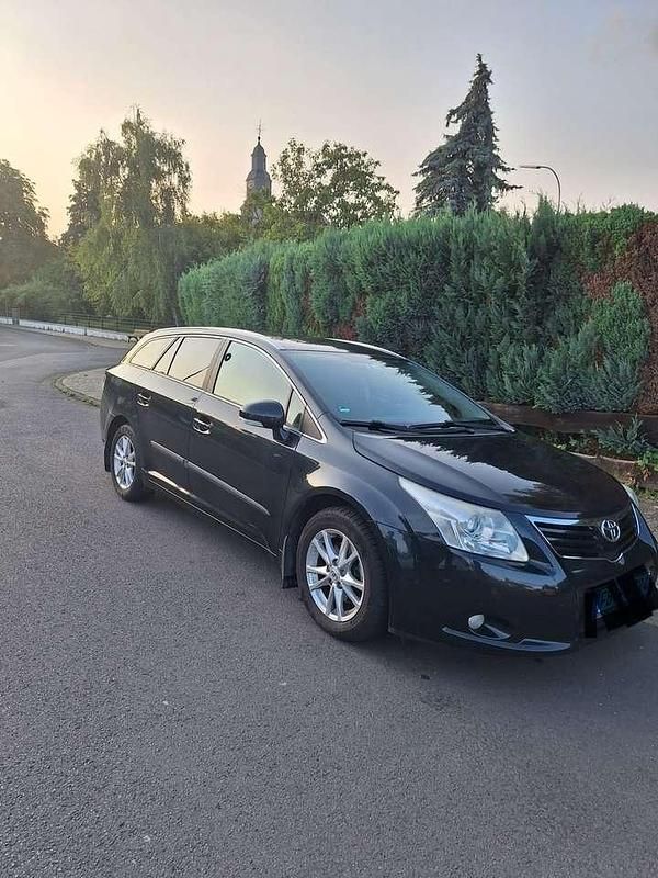 Gebraucht Toyota Avensis Edition 126 PS (92 kW) 2011 Kombi