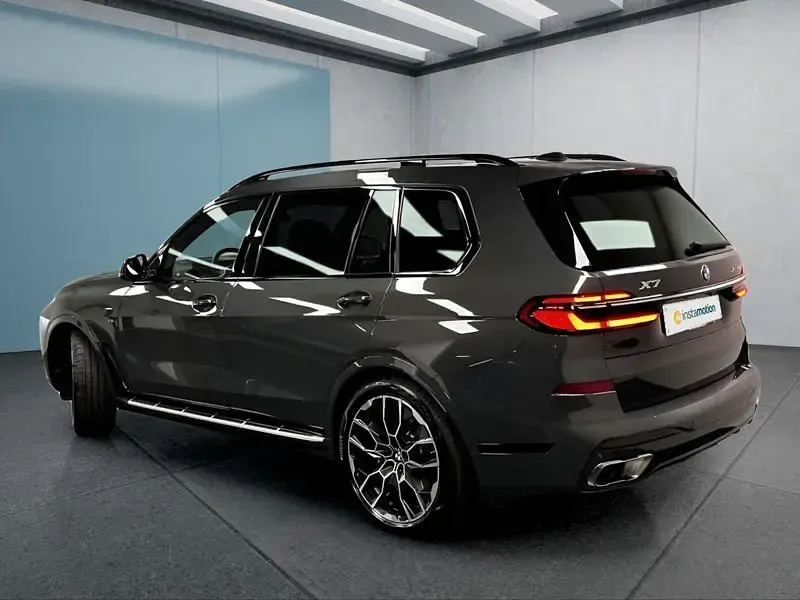 Gebraucht BMW X7 M Sport 352 PS (258 kW) 2025 Grau SUV