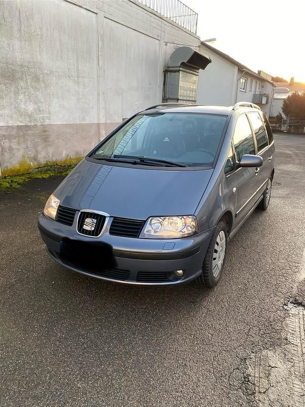 Grau Gebraucht 2008 Seat Alhambra Vigo Van / Kleinbus | 3.450 € (Etwas zu teuer) - Bild 1/4