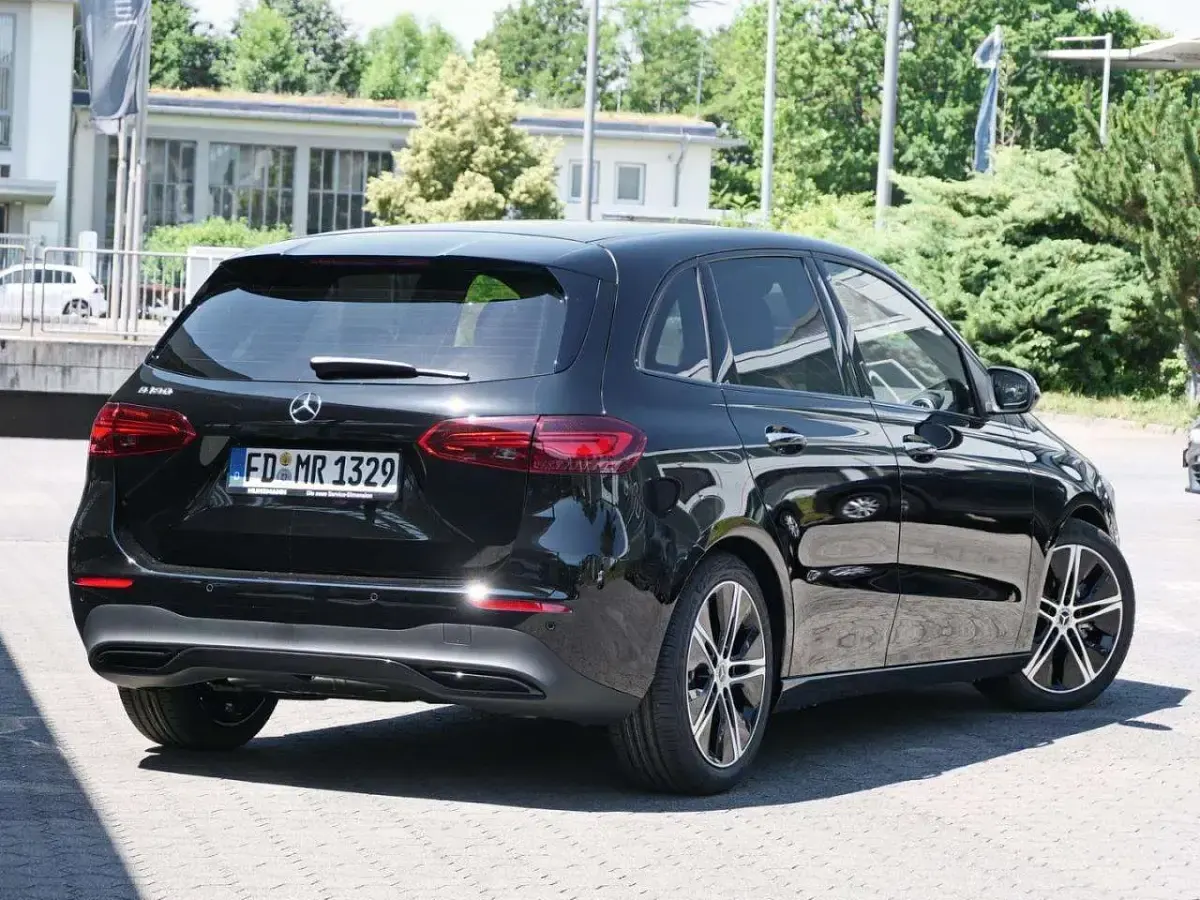 Gebraucht Mercedes B180 Progressive 136 PS (100 kW) 2026 Nachtschwarz Kleinwagen