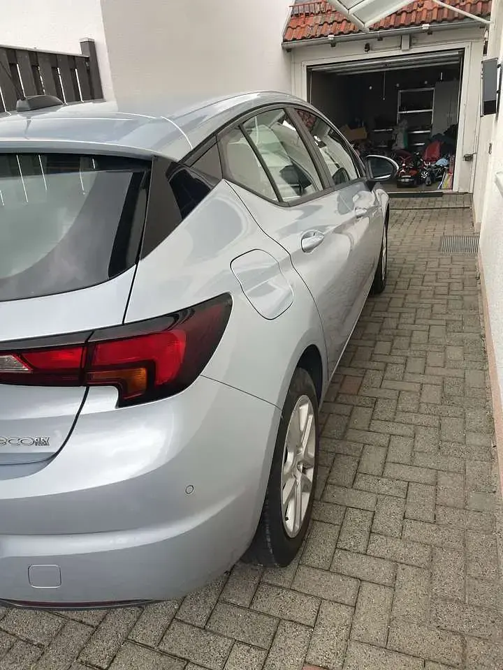 Używany Opel Astra Edition 105 KM (77 kW) 2015 Szary Hatchback