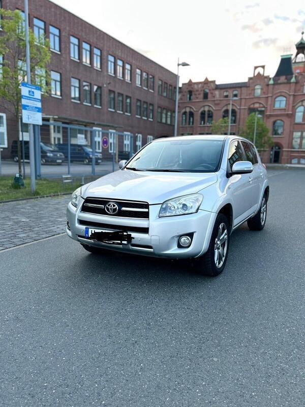 Silber Gebraucht 2009 Toyota RAV4 Executive SUV | 7.999 € (Fairer Preis) - Bild 1/4