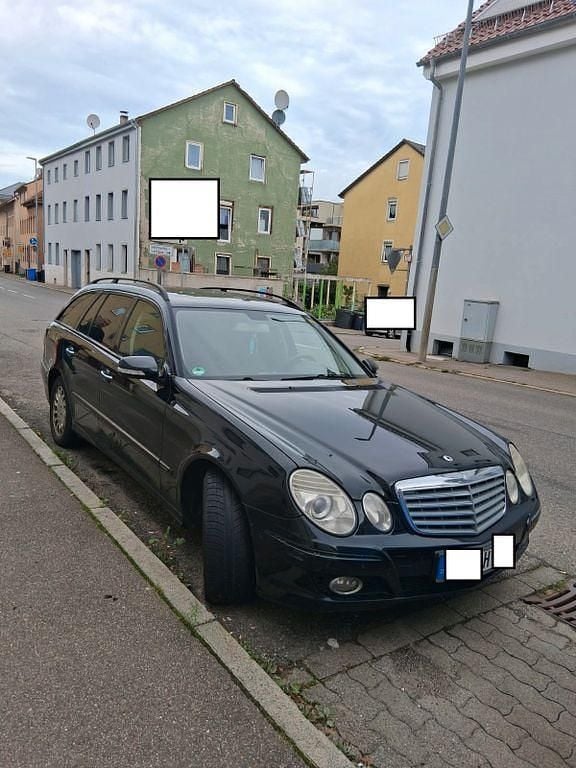 Schwarz Gebraucht 2007 Mercedes E220 Kombi | 2.200 € - Bild 1/4