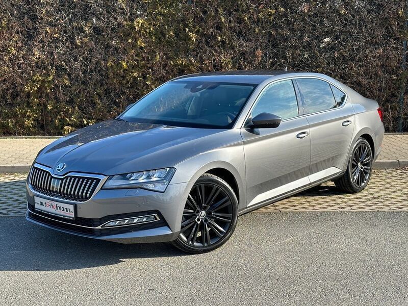 Grau Gebraucht 2023 Skoda Superb Style Limousine | 32.990 € (Fairer Preis) - Bild 1/4